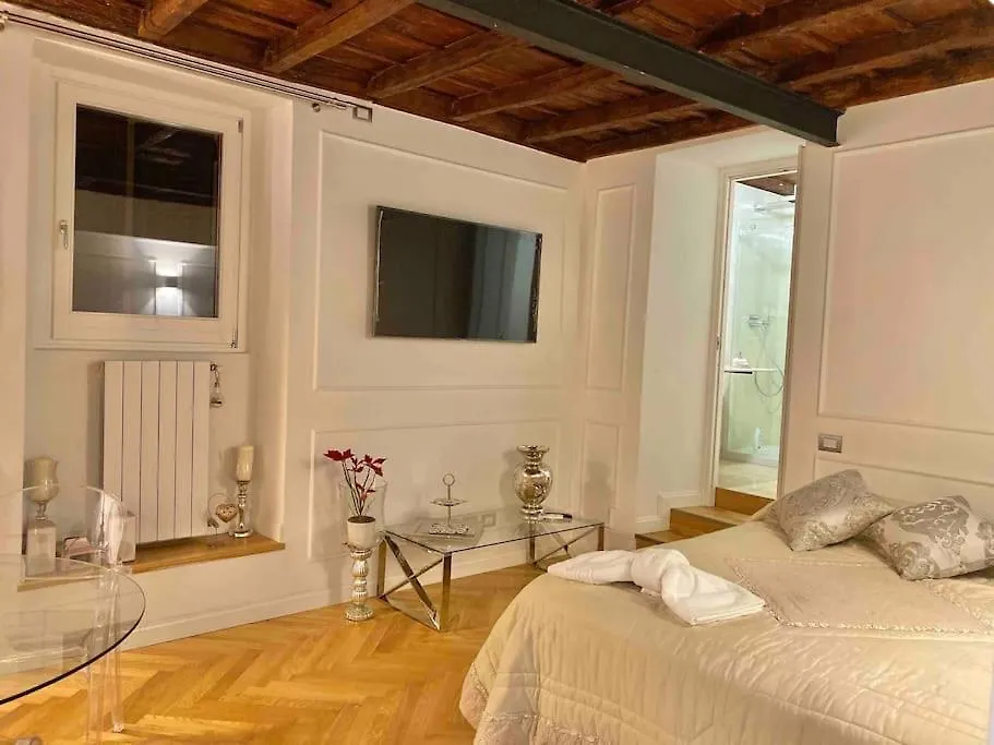 Apartment Romanlux Suites