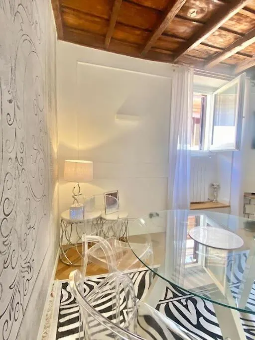 Apartment Romanlux Suites